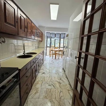 Costa Caparica Beautiful 民宿 *