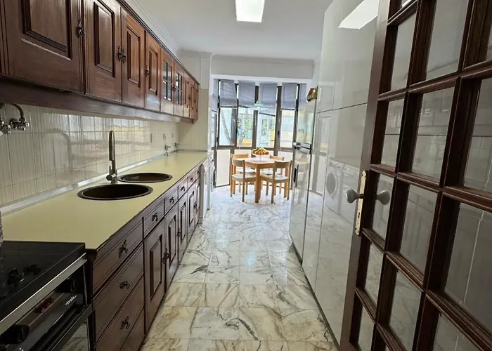 Costa Caparica Beautiful Δωμάτια σε οικογενειακή κατοικία *