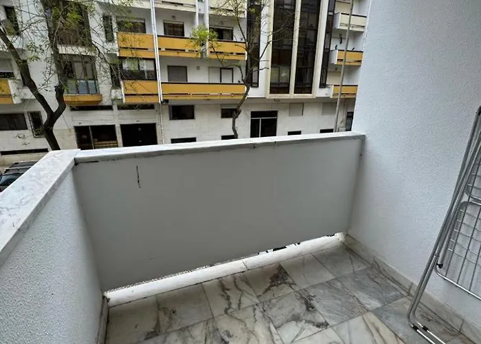 Costa Caparica Beautiful Δωμάτια σε οικογενειακή κατοικία *